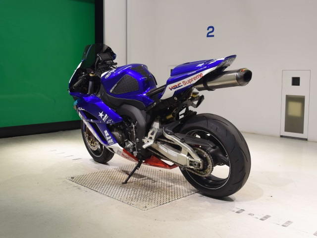 Honda CBR1000RR — фото 6
