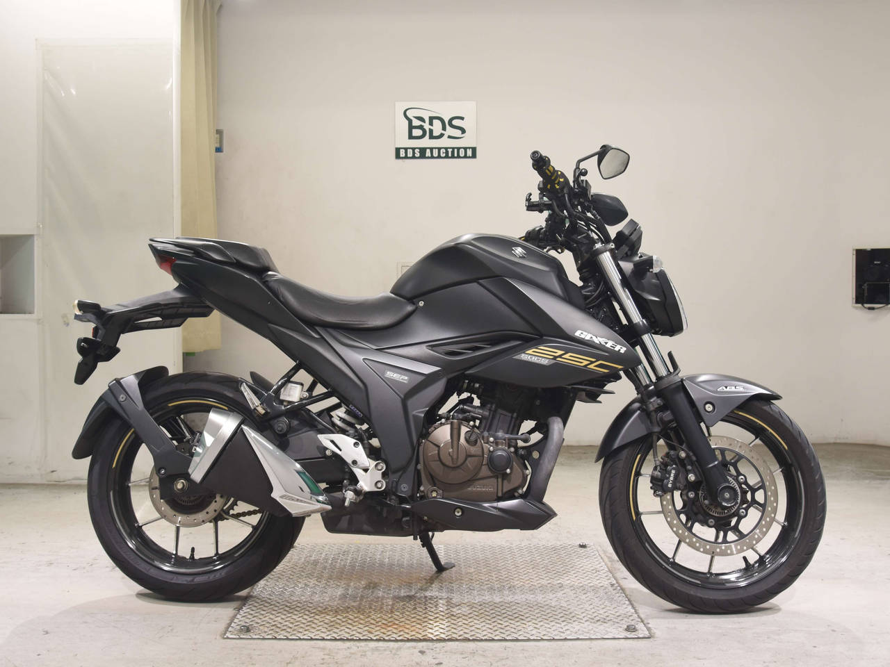 Suzuki GIXXER250