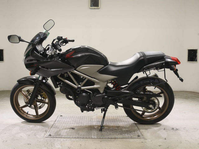 Honda VTR250 — фото 2