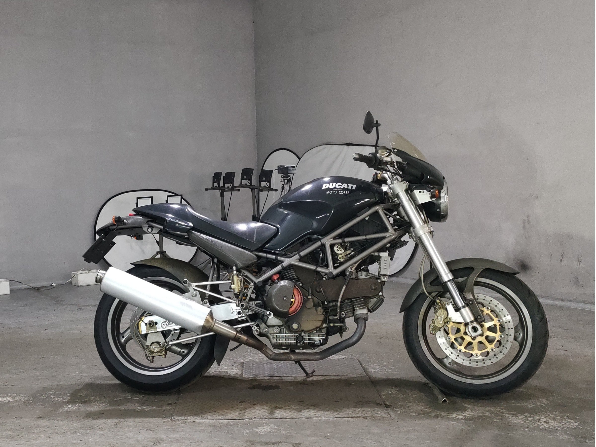 Ducati MONSTER 900