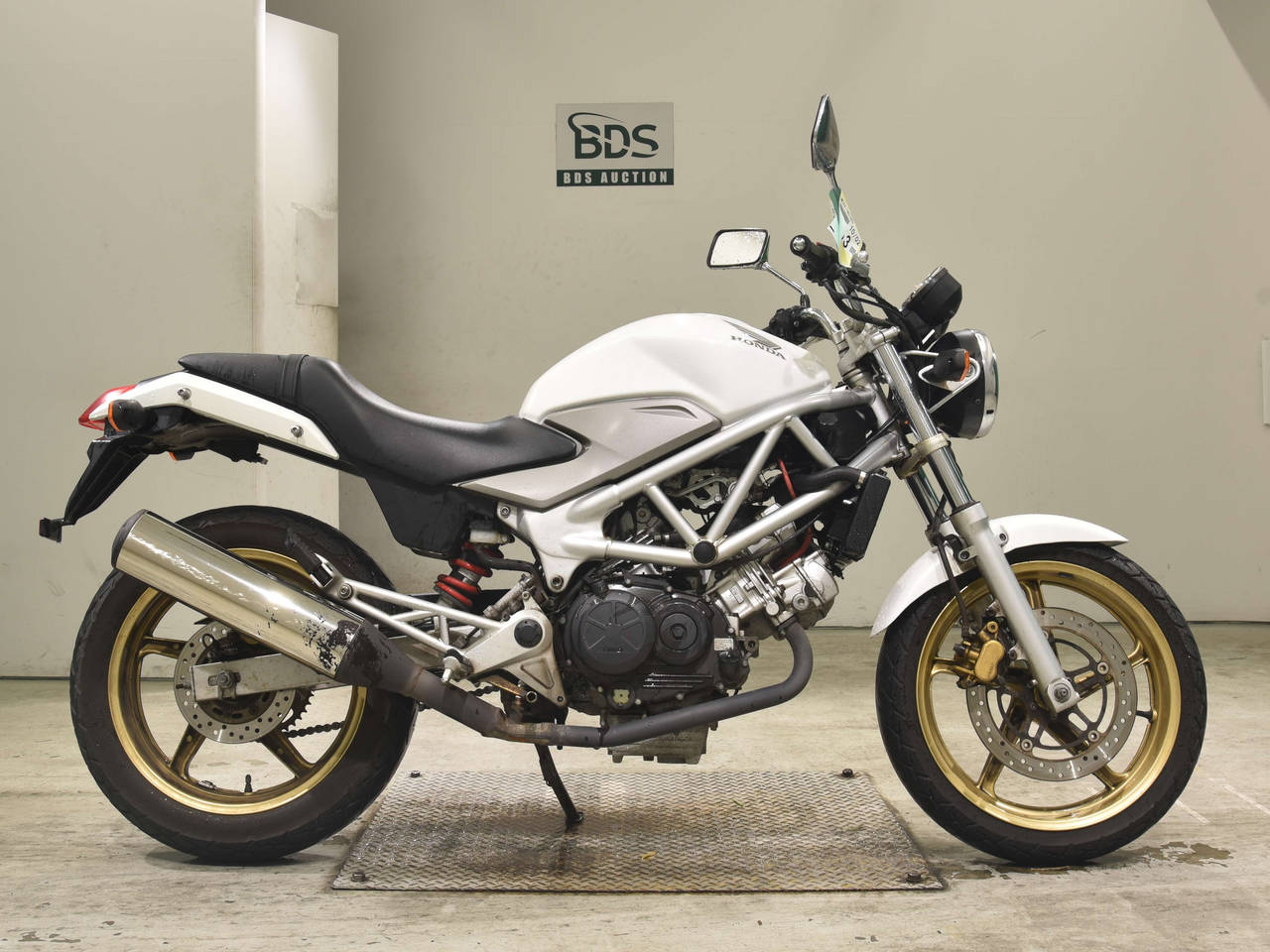 Honda VTR250, right