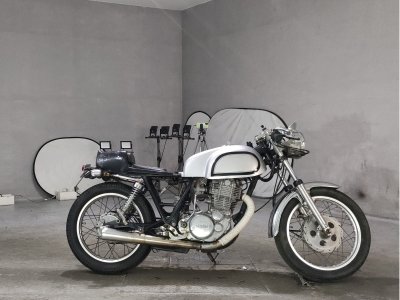 Yamaha SR400