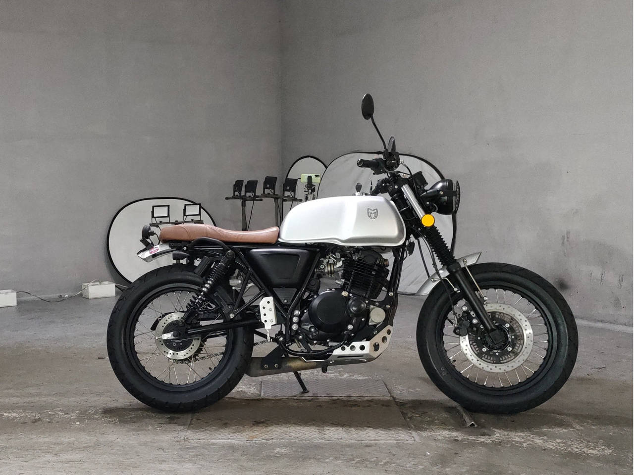 MUTT AKITA 250