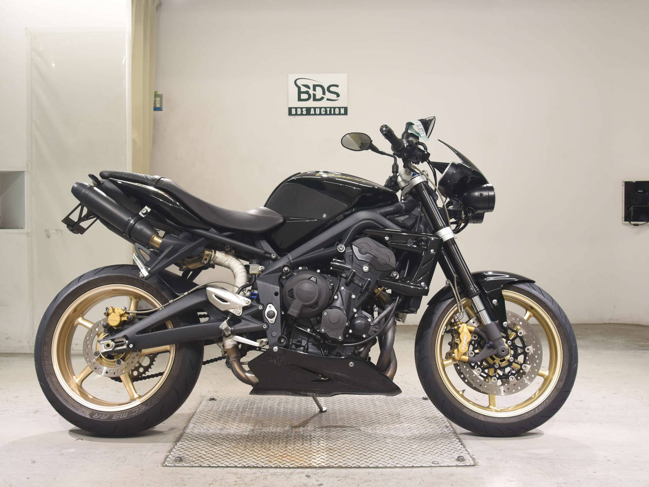 Triumph STREET TRIPLE R