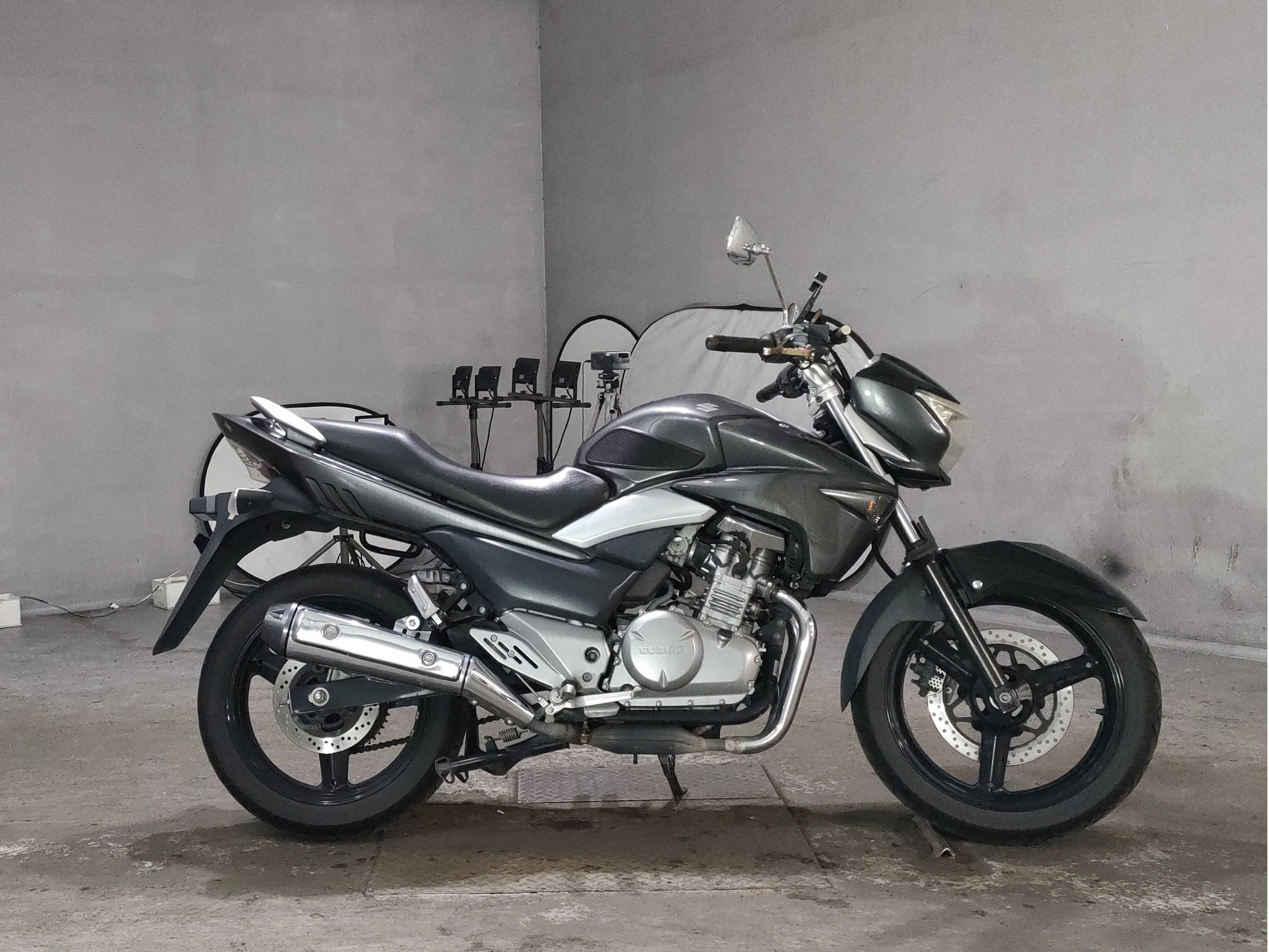 Suzuki GSR250