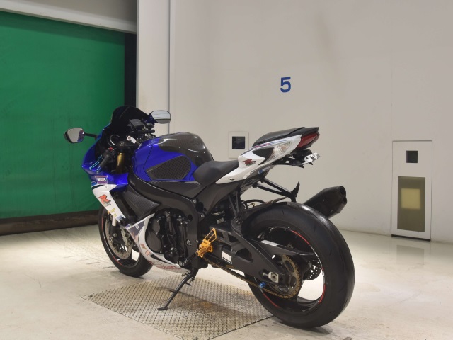 Suzuki GSX-R750 — фото 6