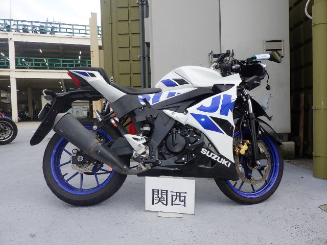 Suzuki GSX-R125, right