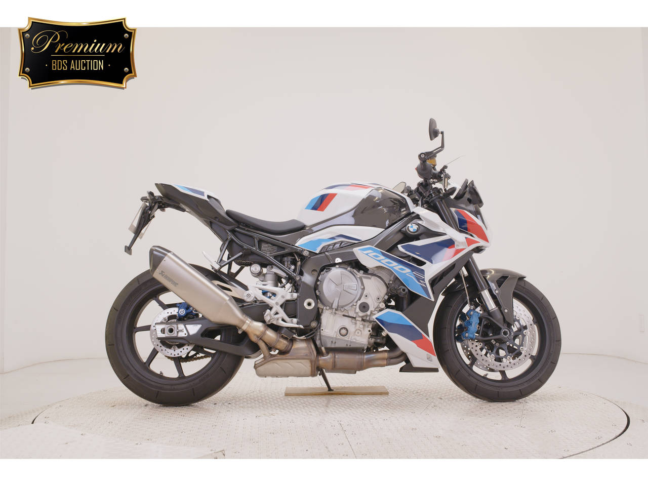 BMW M1000R, right
