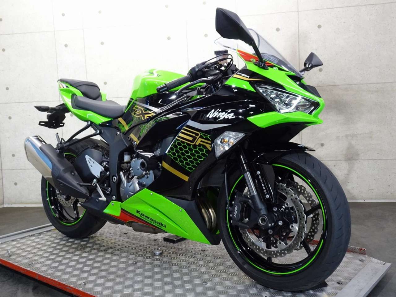 4240] Kawasaki NINJA ZX-6R - ZX636G-010224