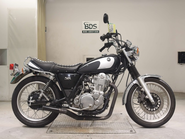 Yamaha SR400
