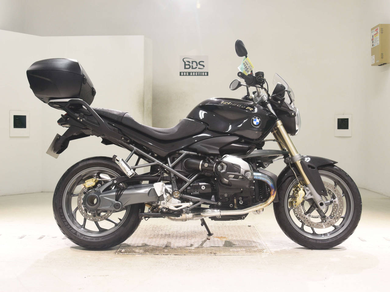 BMW R1200R, right