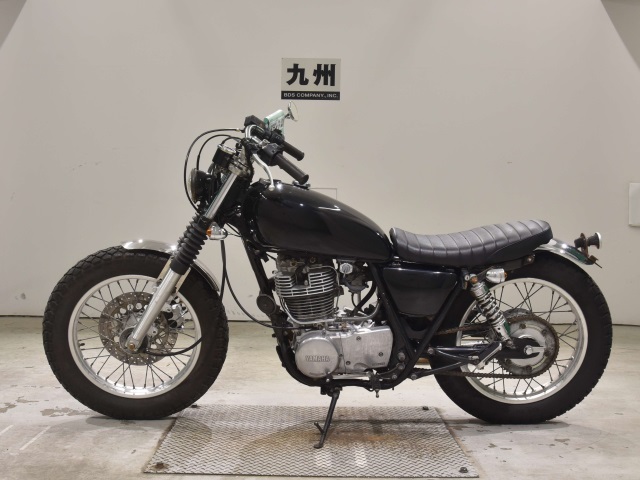 Yamaha SR400 — фото 2