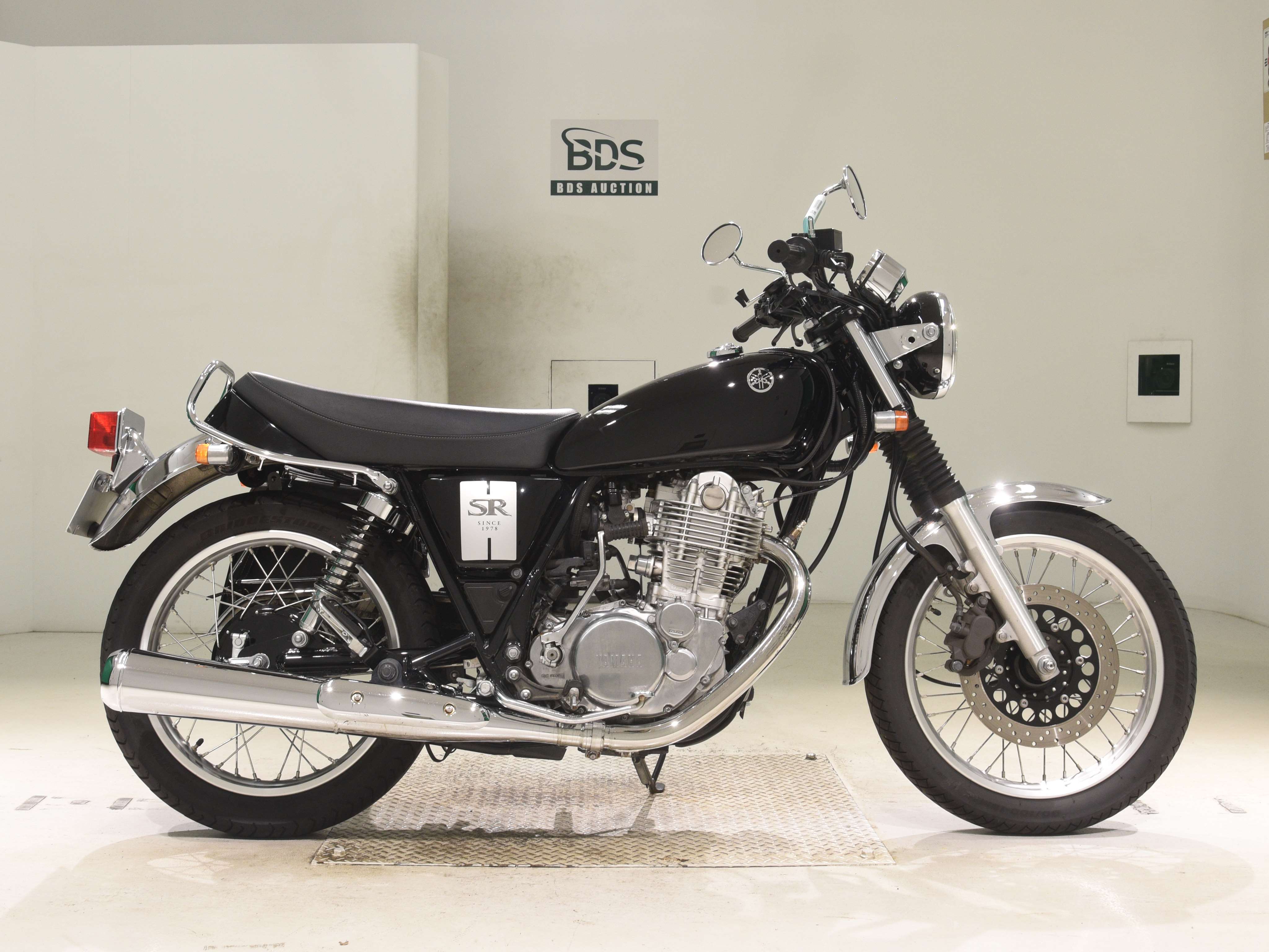 Yamaha SR400