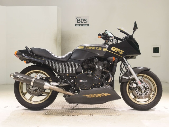 Kawasaki GPZ900R