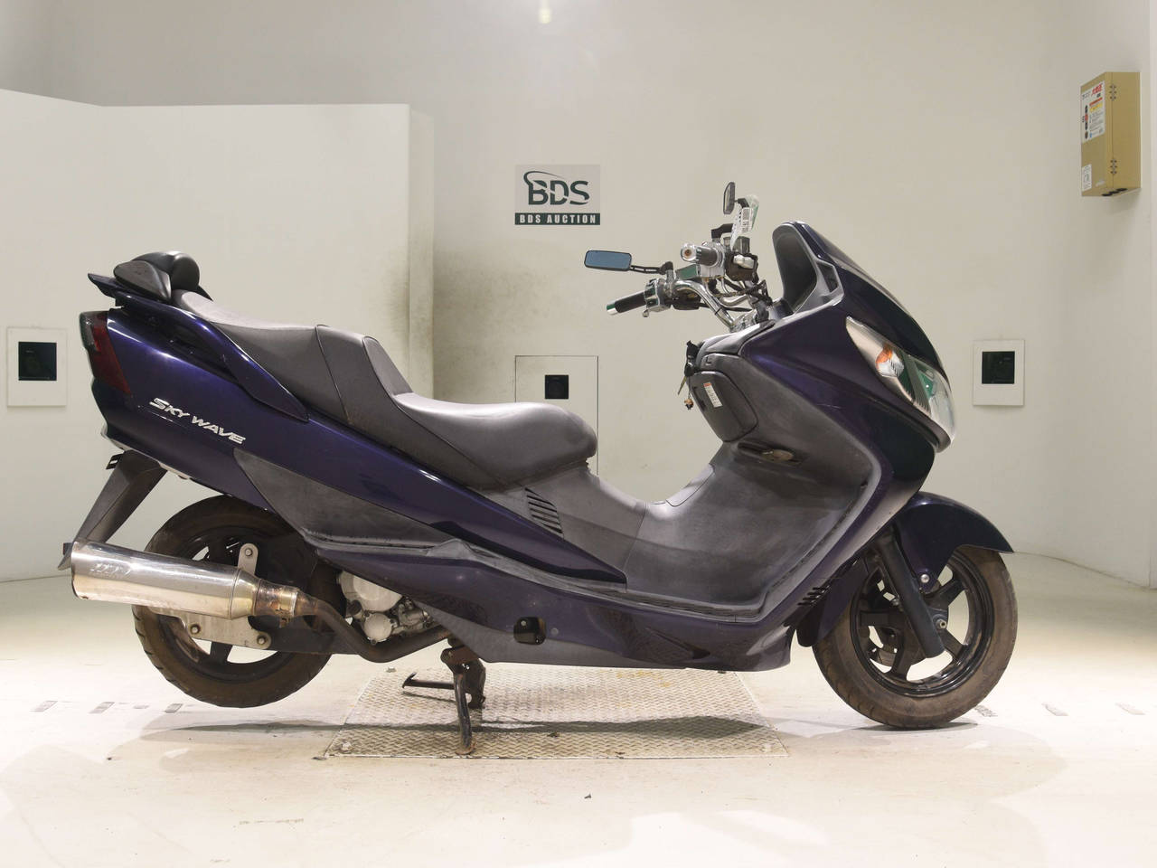 Suzuki SKYWAVE 250S, right