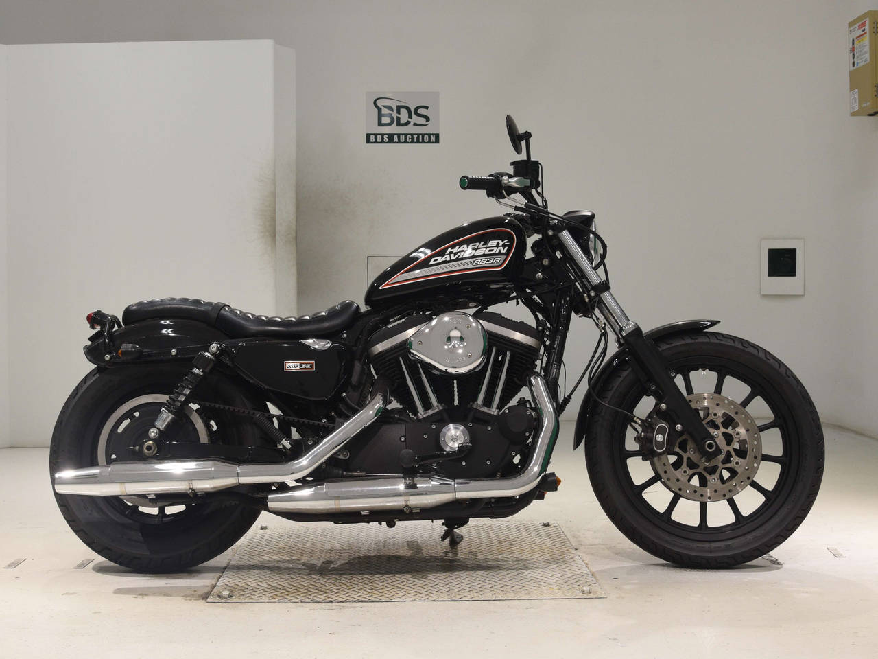 HD SPORTSTER XL883R, right