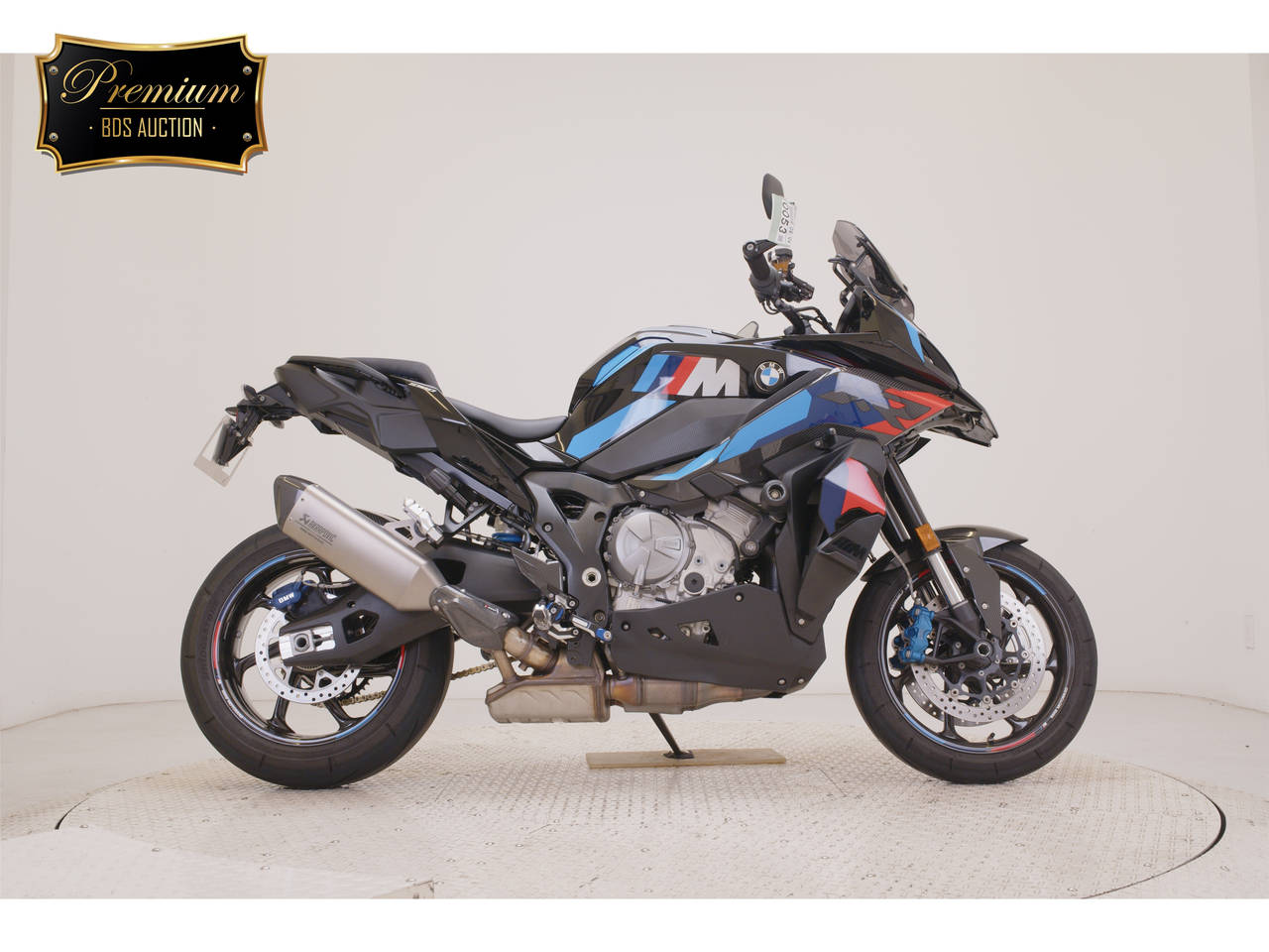 BMW M1000XR, right