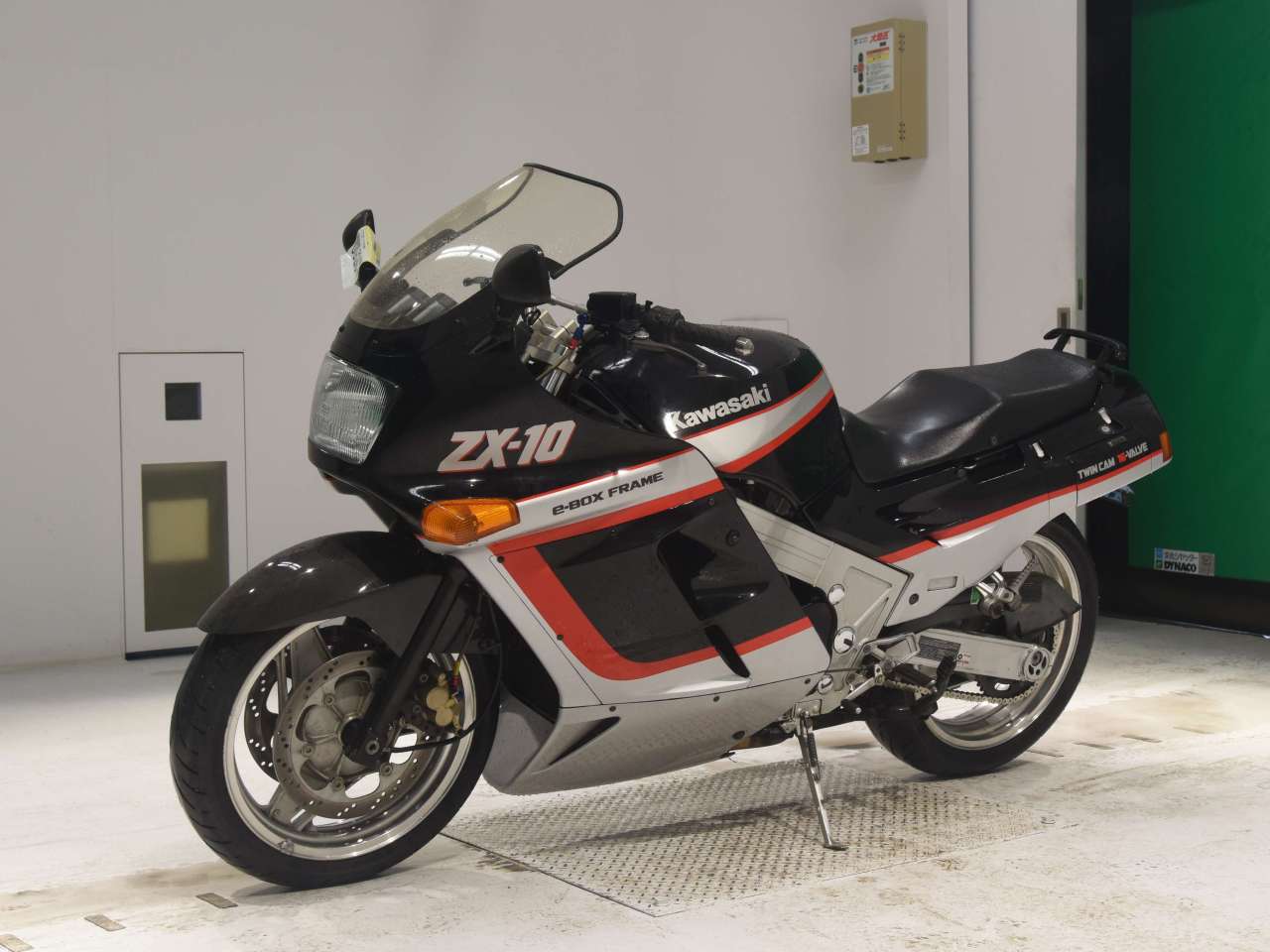 0026] Kawasaki ZX-10 - ZXT00B-012569