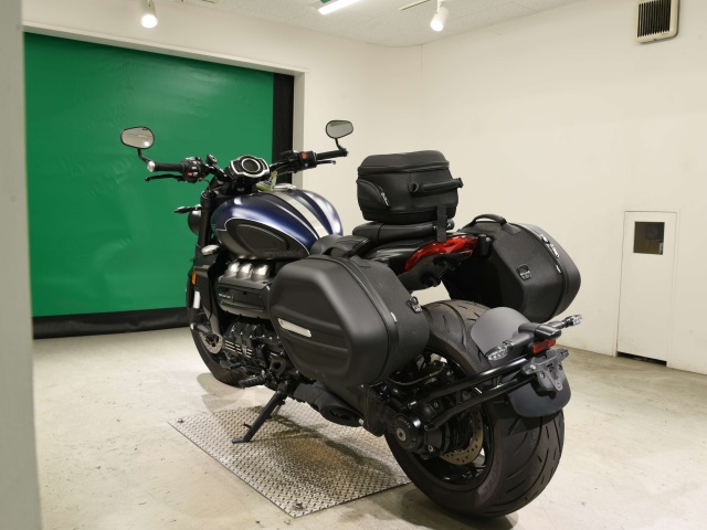 Triumph ROCKET III STORM R — фото 6