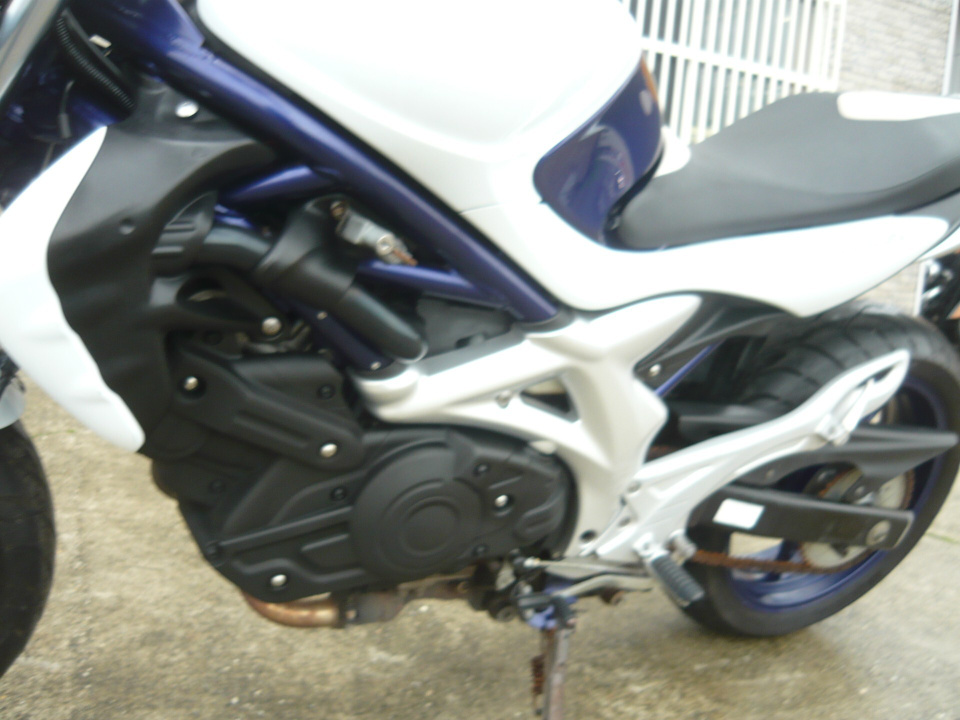 Suzuki GLADIUS 400 ABS — фото 10