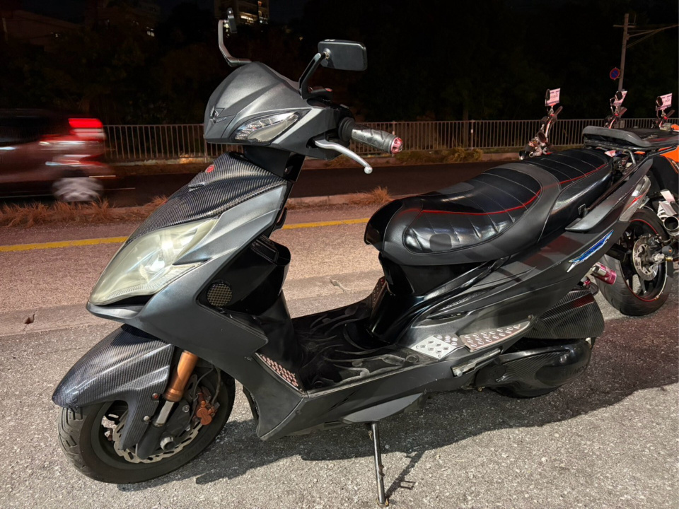 Kymco ｷﾑｺﾚｰｼﾝｸﾞｷﾝｸﾞ180FI