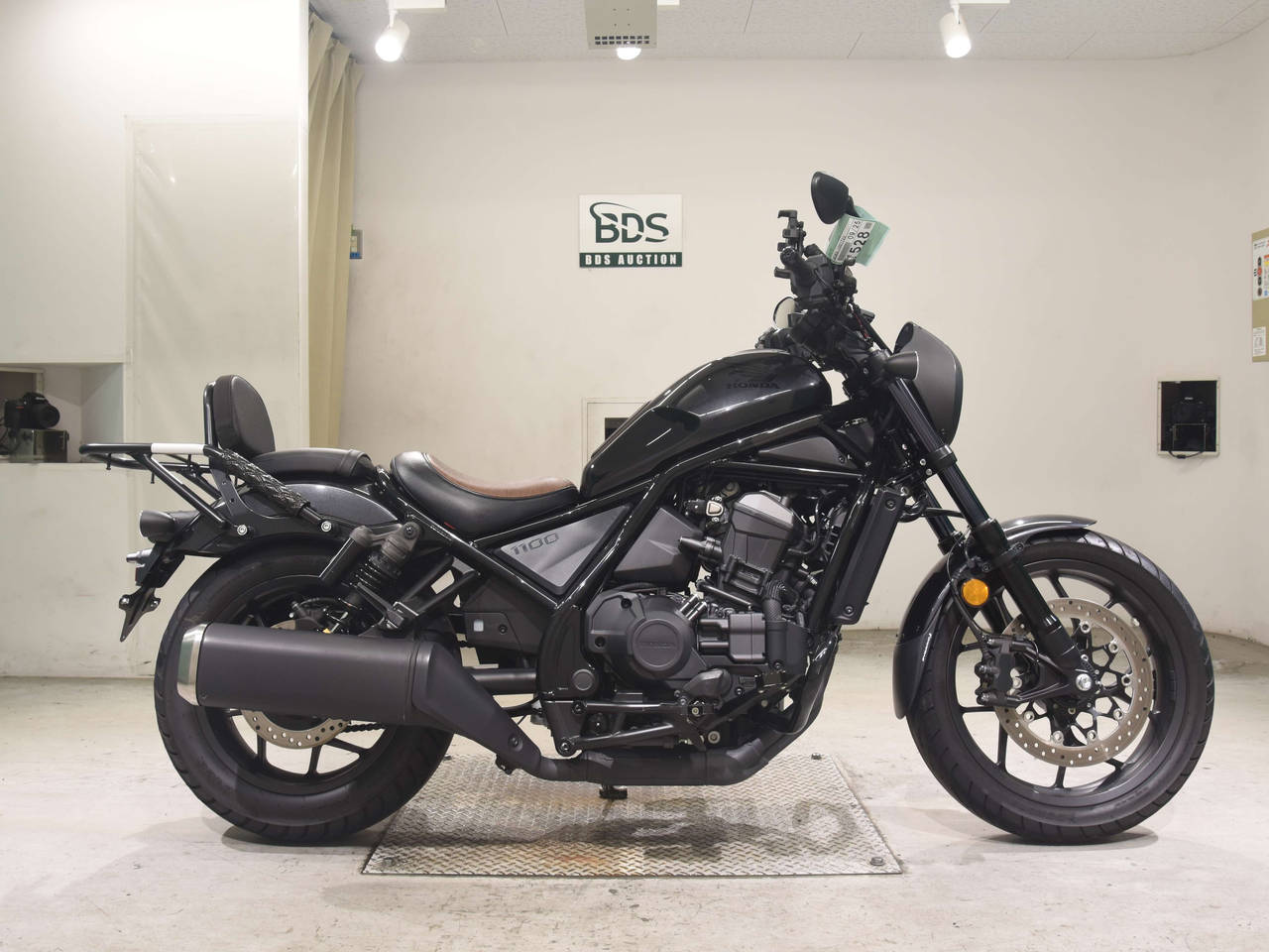 Honda REBEL CMX1100DCT, right