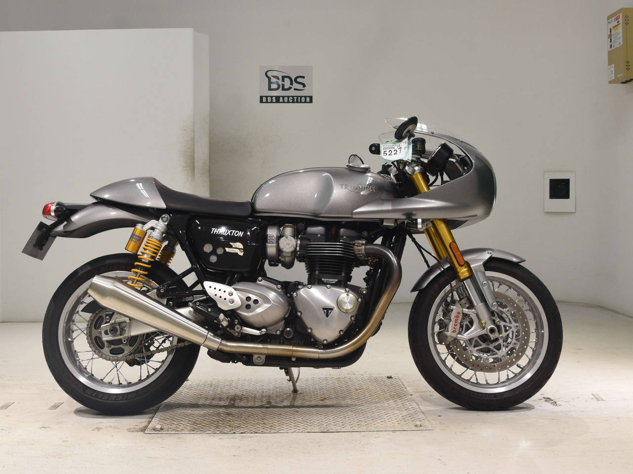 Triumph THRUXTON1200R, right