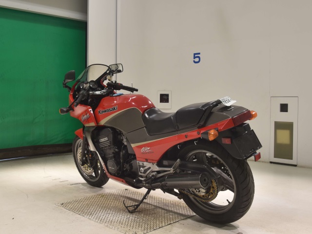 Kawasaki GPZ900R — фото 6