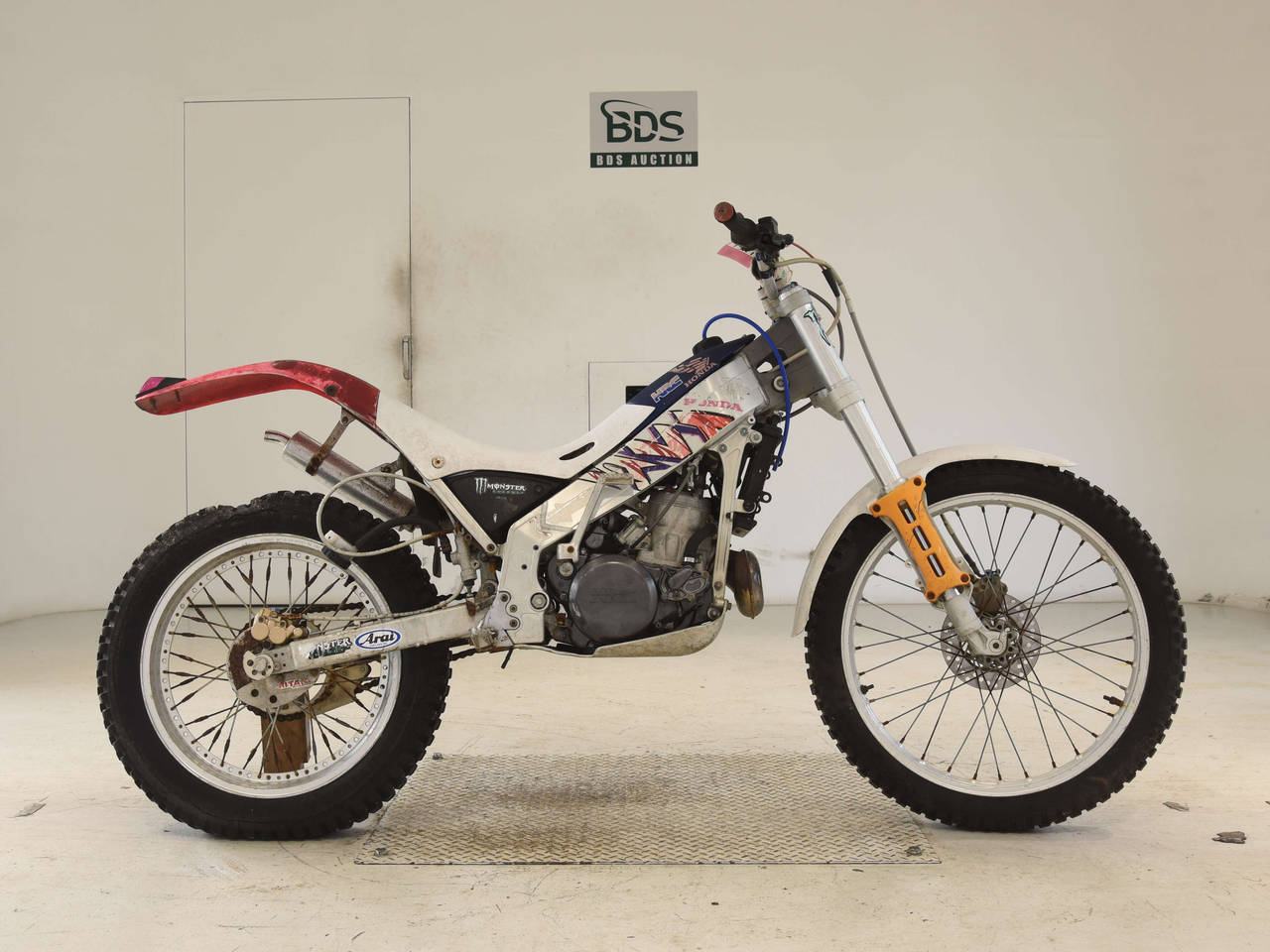 Honda TLR260F, right