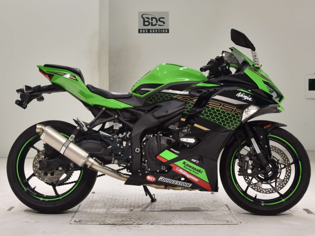 KAWASAKI Ninja ZX-25R メタリックスパークブラック×パール
