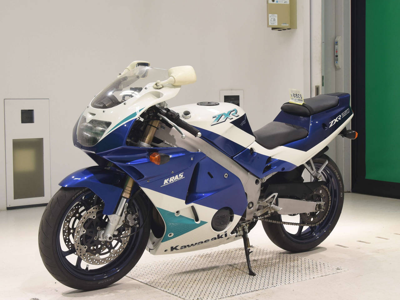 5392] Kawasaki ZXR250 - ZX250C-002525