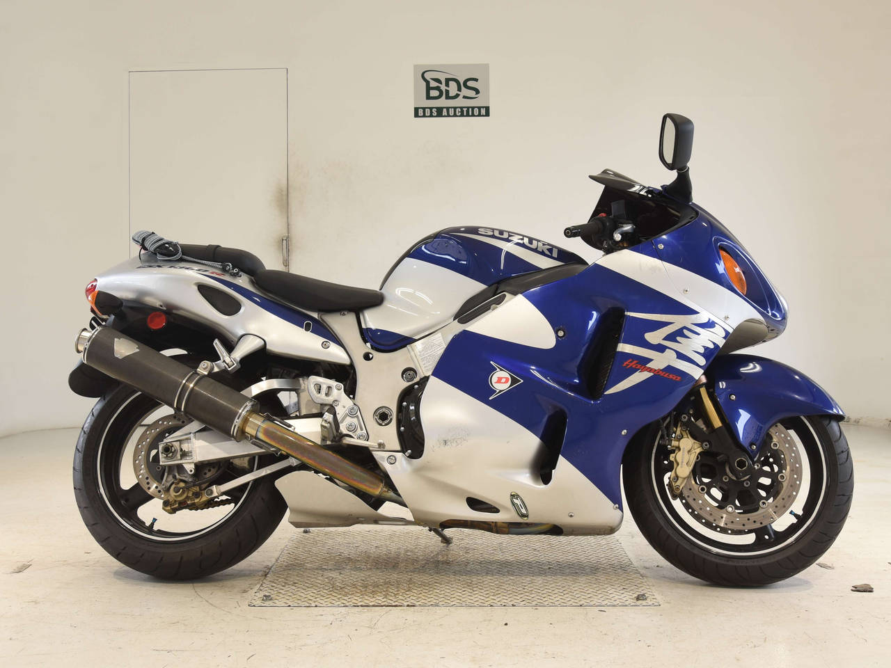 Suzuki GSX1300R HAYABUSA, right