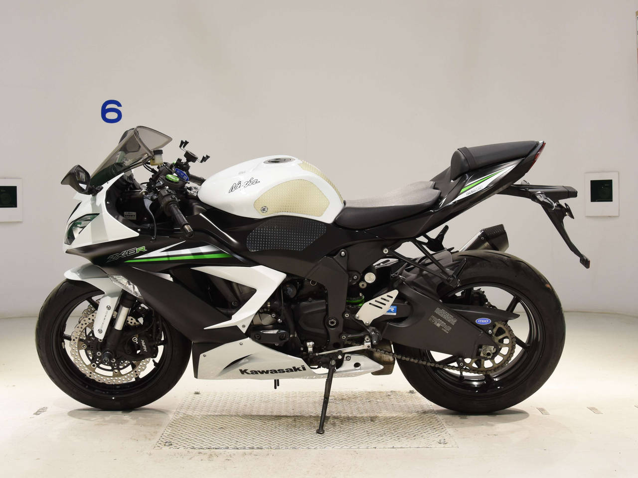 0607] Kawasaki ZX-6RA - JKBZX636EFA016923