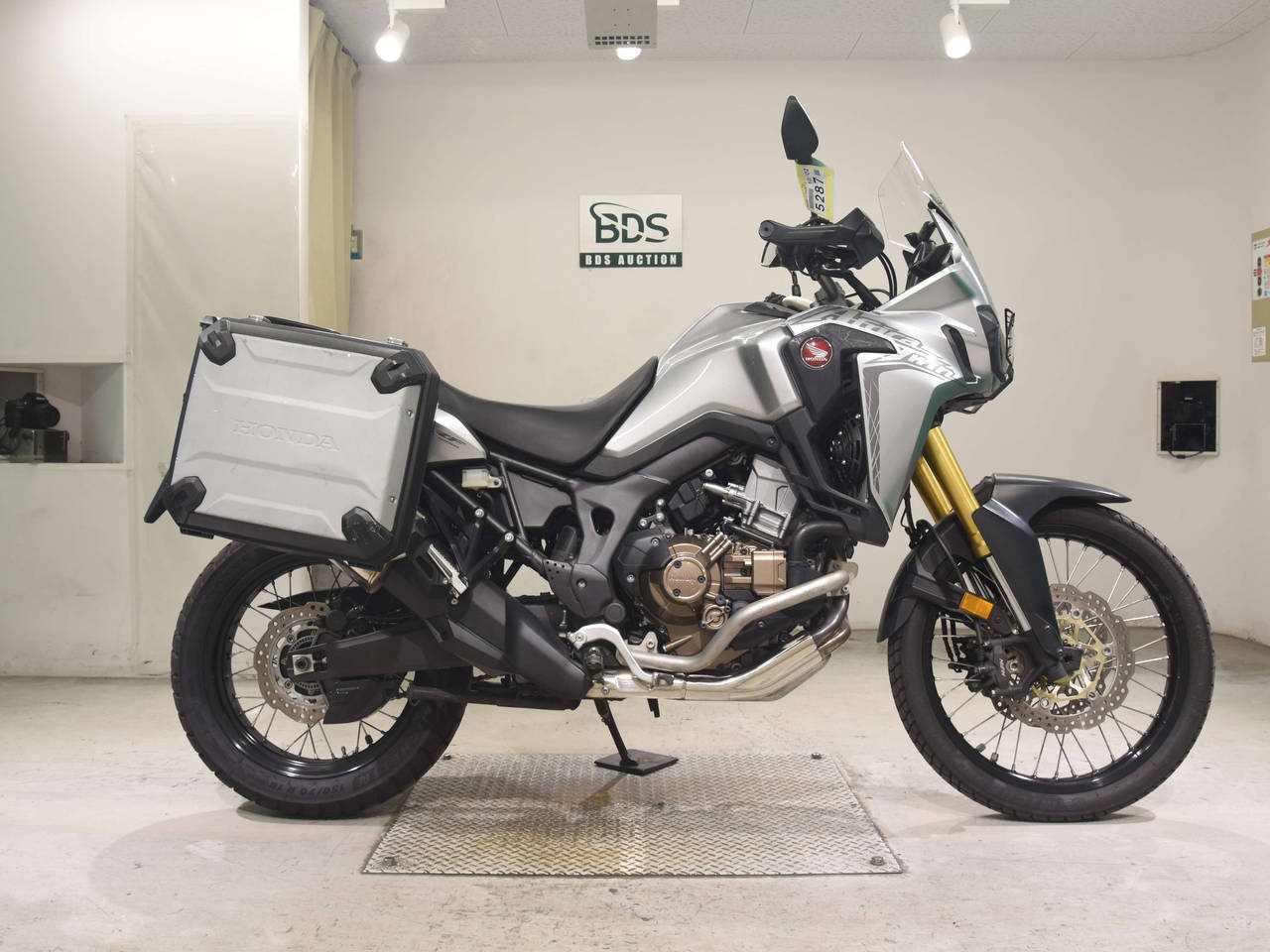 Honda AFRICATWIN CRF1000LD, right