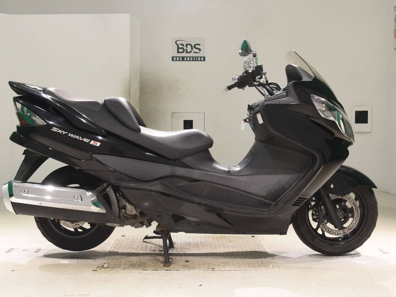 Suzuki SKYWAVE 250S, right