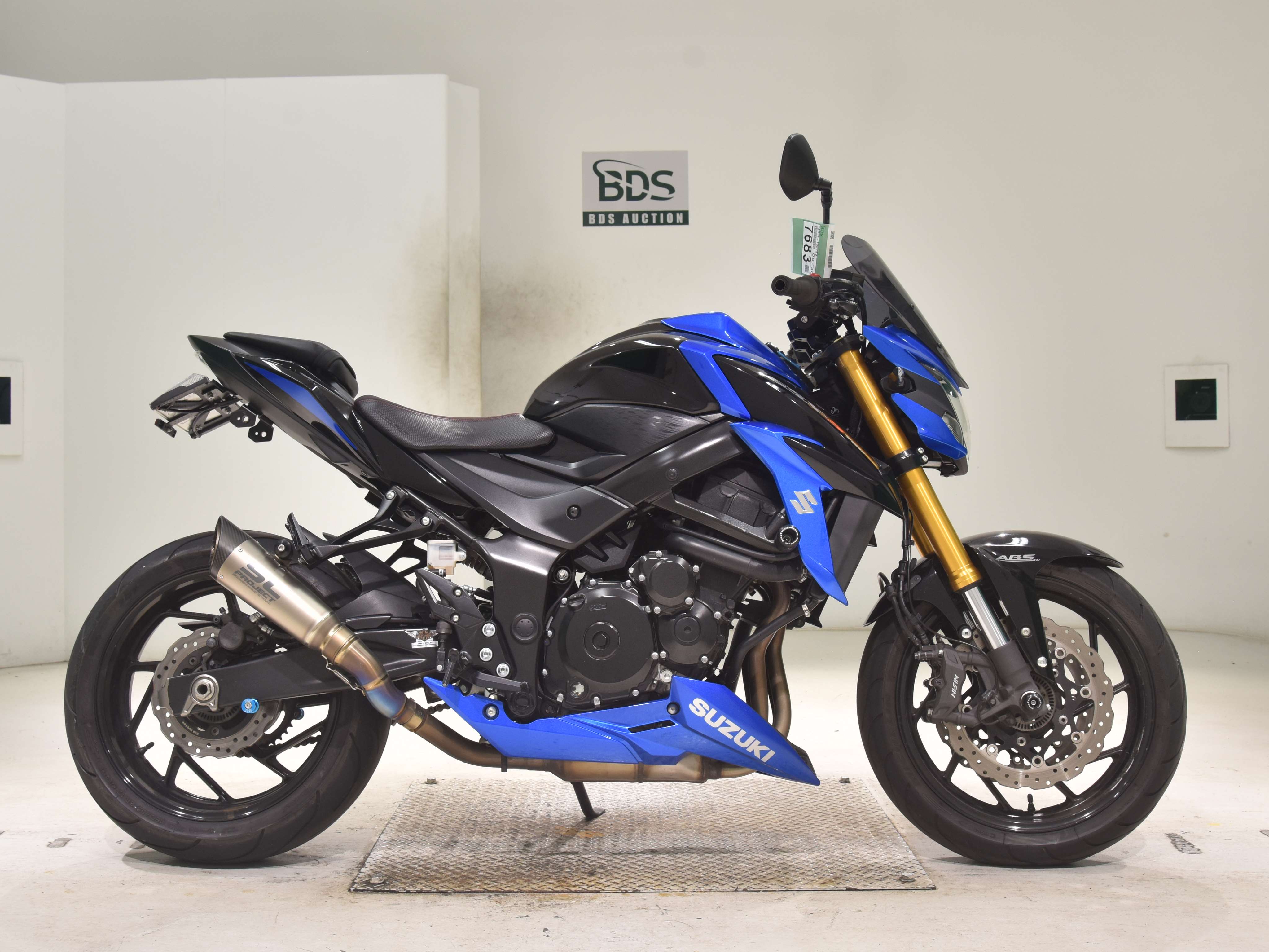 Suzuki GSX-S750