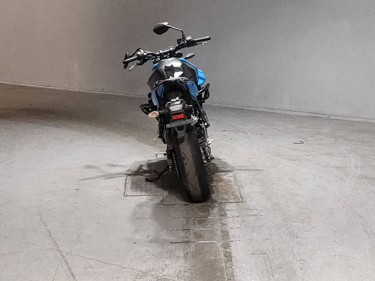 [3288] Suzuki GSX-8R - EM1AA-100414