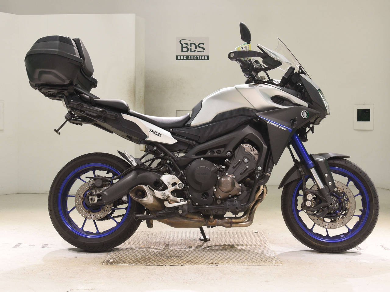 Yamaha MT-09 TRACER, right