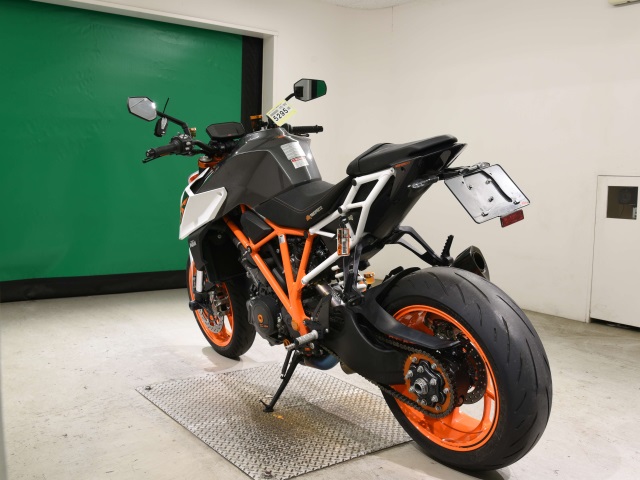 KTM 1290 SUPERDUKE R — фото 6