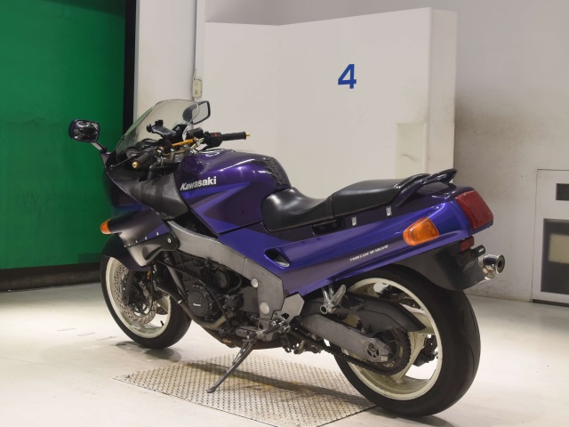 Kawasaki ZZ-R1100 — фото 6