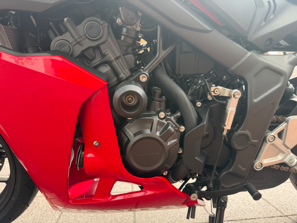 Honda CBR650R E-CLUTCH — фото 12