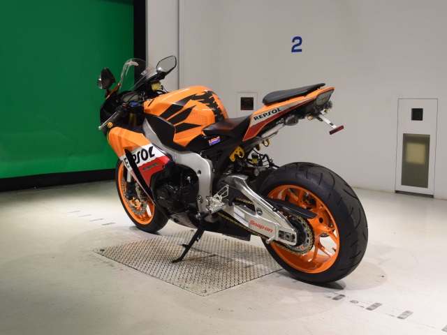 Honda CBR1000RR — фото 6
