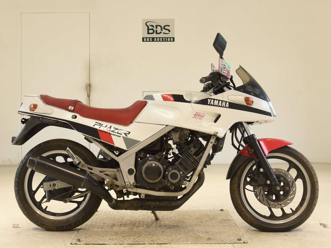 Yamaha FZ250 FAZER, right