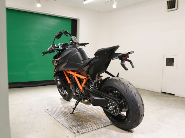 KTM 1390 SUPER DUKE R EVO — фото 6
