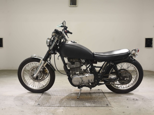 Yamaha SR400 — фото 2