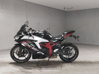 Kawasaki NINJA ZX-25R — фото 2