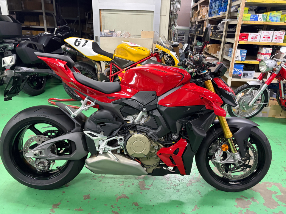 Ducati STREET FIGHTER V4S