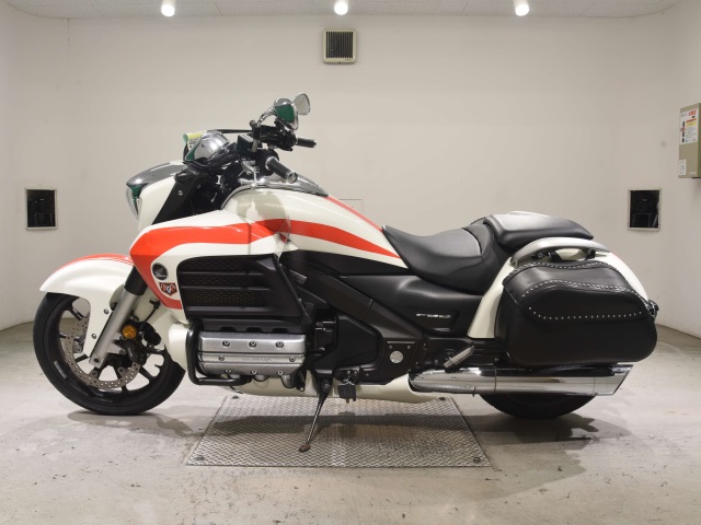 Honda GL1800 F6C VALKYRIE — фото 2