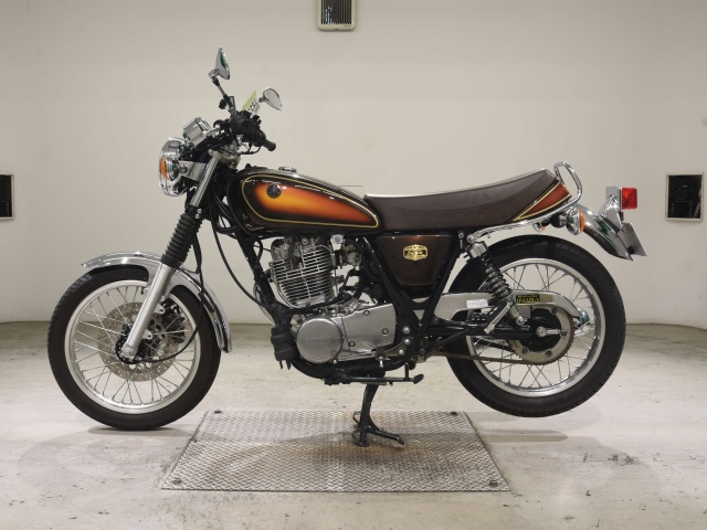 Yamaha SR400 — фото 2