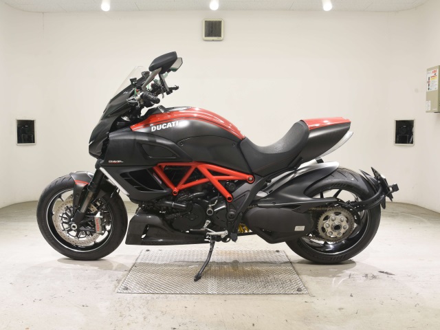 Ducati DIAVEL CARBON — фото 2